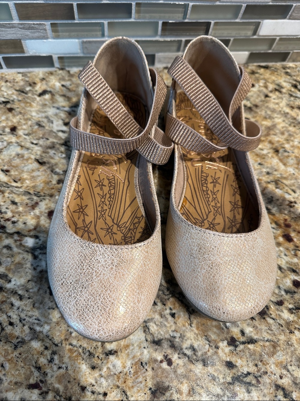 Girls' Shimmery Mary Jane Dress Shoes in Light Gold